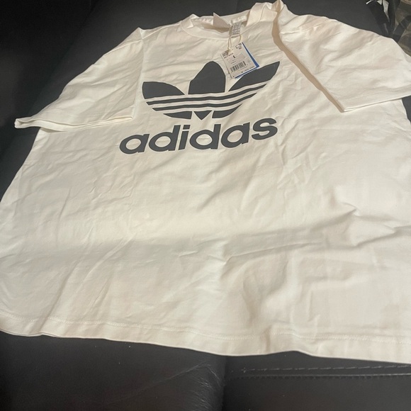 Adidas White T-Shirt Large NWT gift 🎁 included - Picture 3 of 7